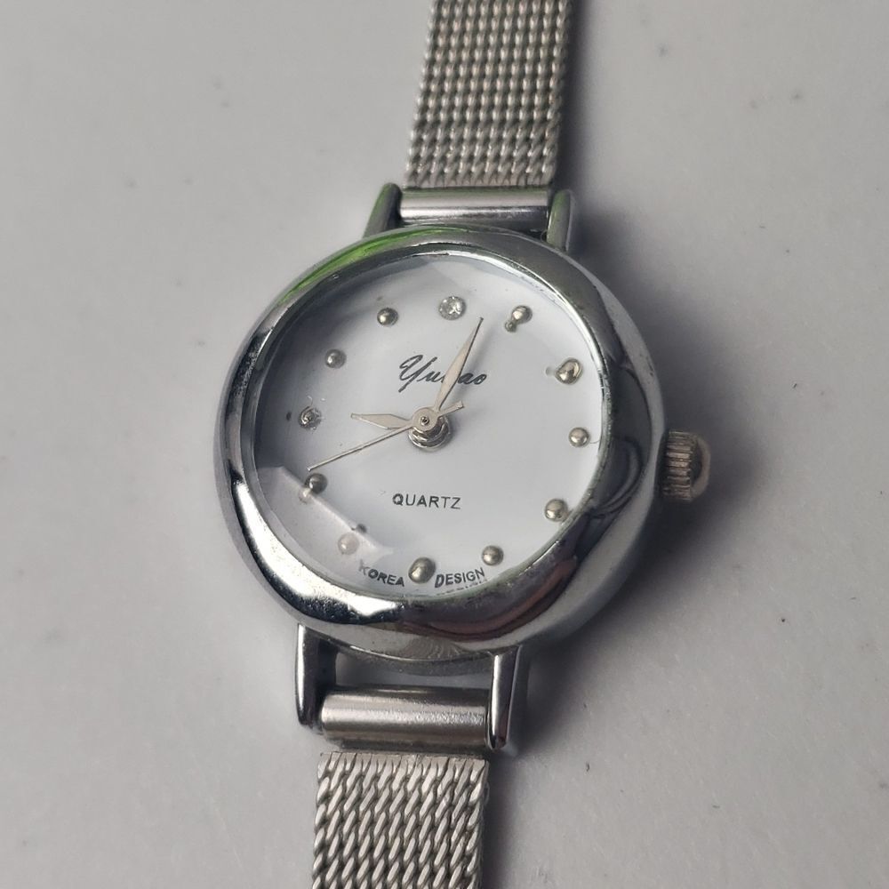 Silver Watch‎